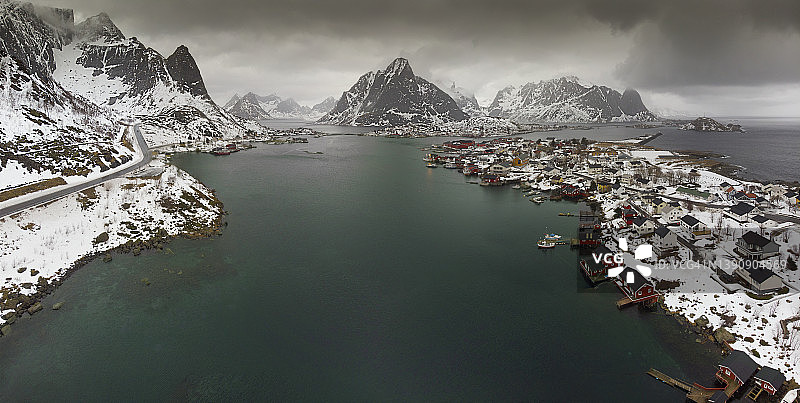 挪威罗弗敦群岛雷讷渔村冬季无人机航拍图片素材