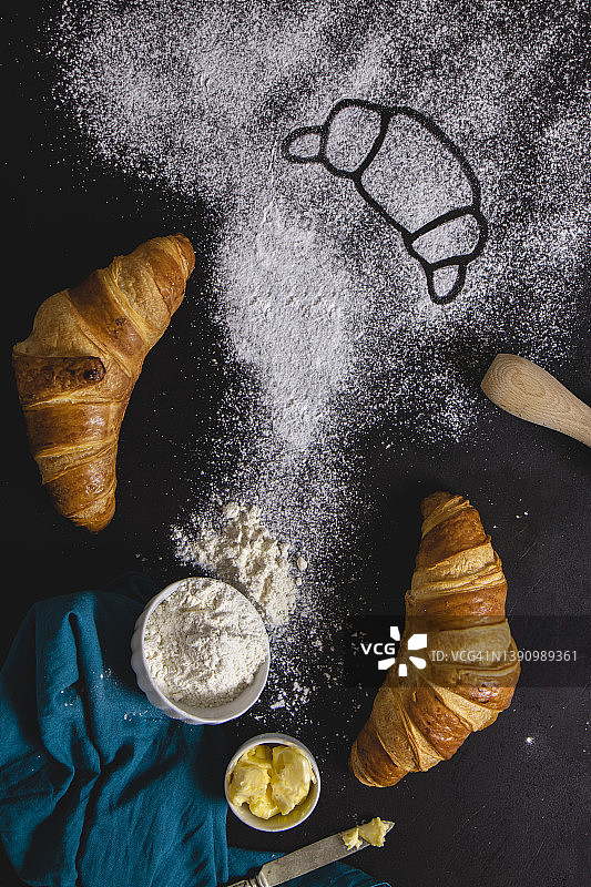 各种各样的牛角面包，背景牛角面包图片素材