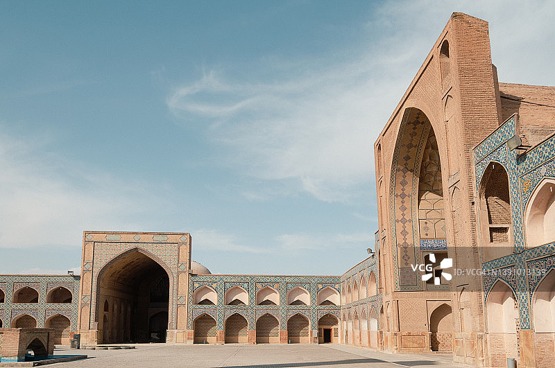 伊朗伊斯法罕贾梅清真寺的拱顶和庭院图片素材
