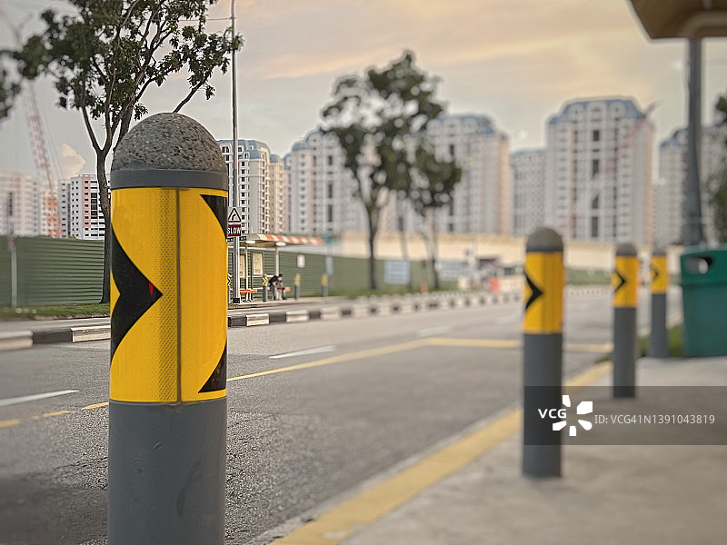 人行道上的路桩图片素材