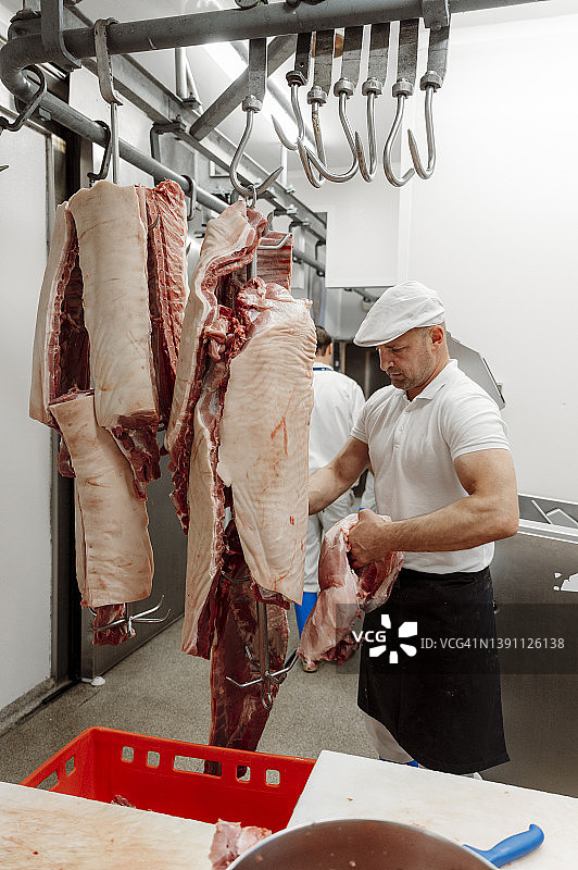 在屠宰场工作图片素材