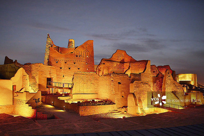 暮色下的萨尔瓦宫图片素材