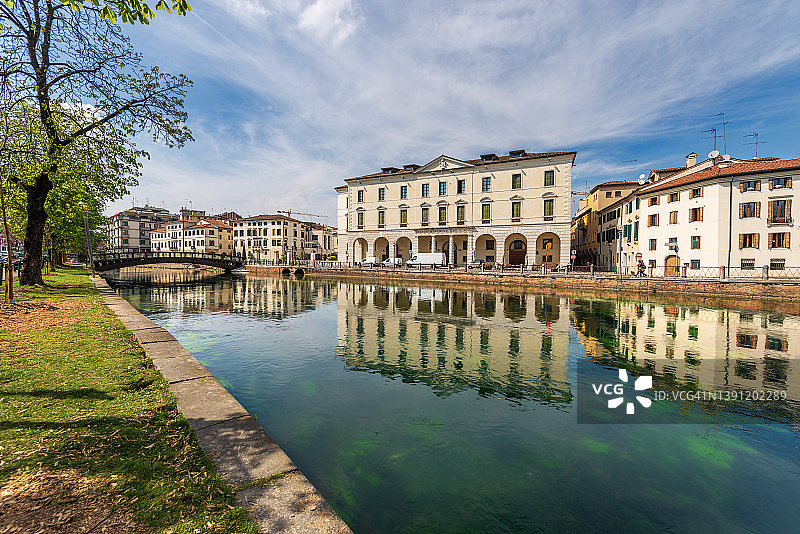 意大利特雷维索市中心与锡莱河城市景观图片素材