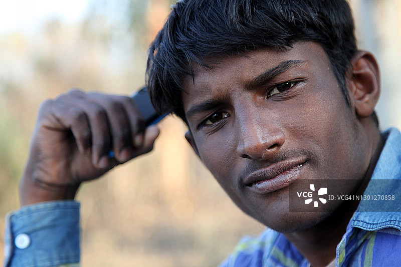 印度年轻男子特写肖像图片素材