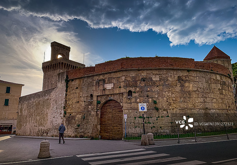 意大利托斯卡纳波普洛尼亚皮翁比诺步行图片素材