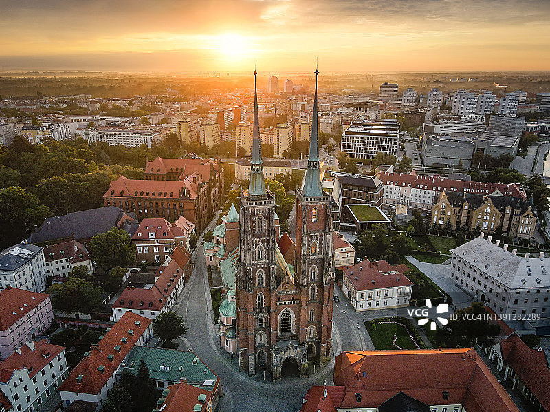 弗罗茨瓦夫主教座堂岛日出全景图片素材