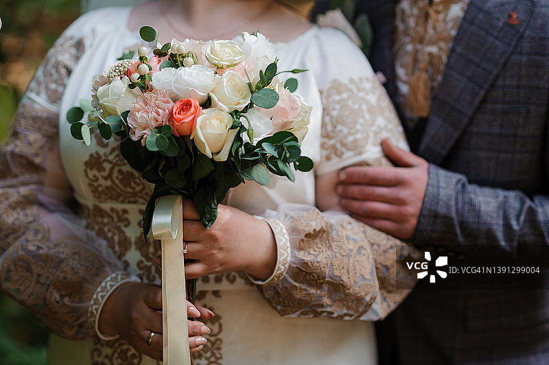 新娘手中的花束，婚礼花束图片素材