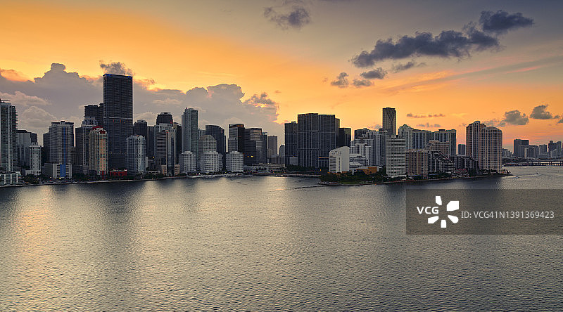 克劳顿岛上的摩天大楼外观图片素材