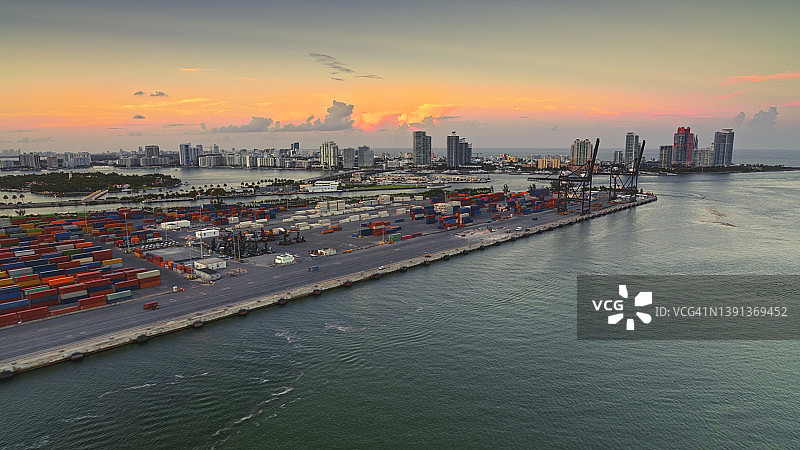 沿渔人海峡的多德岛景色图片素材