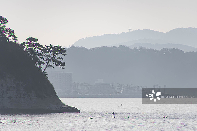 日本神奈川的清晨海滩图片素材