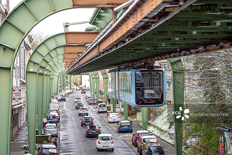 德国伍珀塔尔的悬挂式铁路图片素材