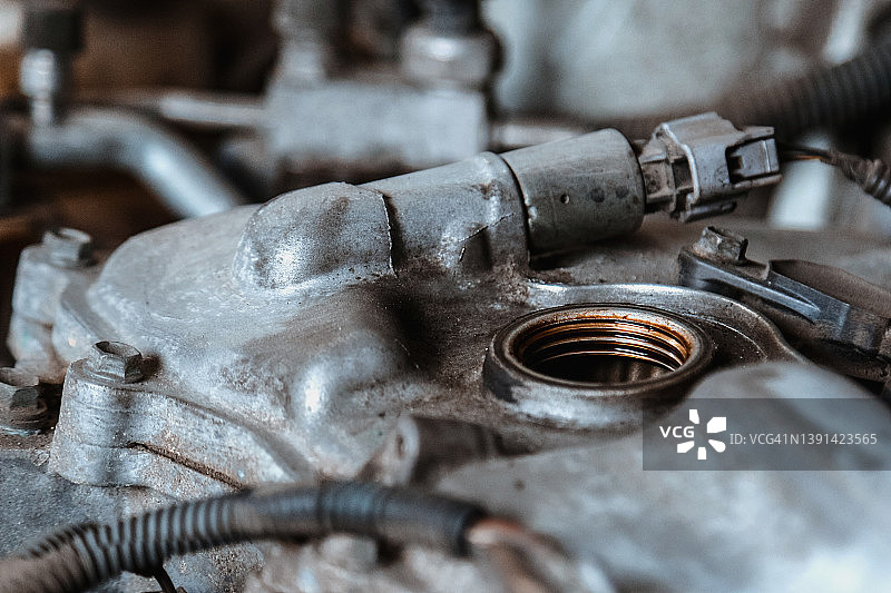 更换汽车机油图片素材