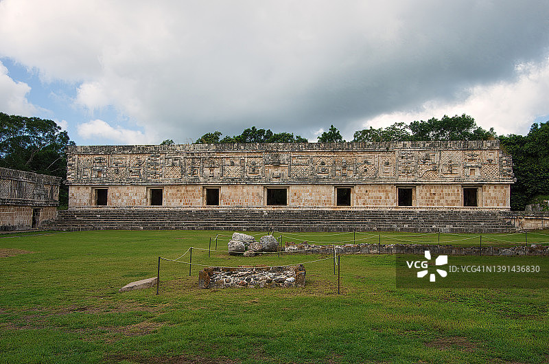 墨西哥尤卡坦乌斯马尔，西楼，女修道院四合院图片素材