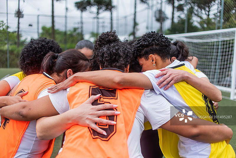 足球比赛前的鼓舞图片素材