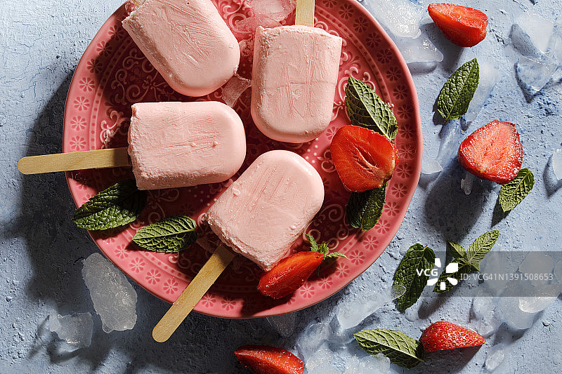 草莓冰棒图片素材