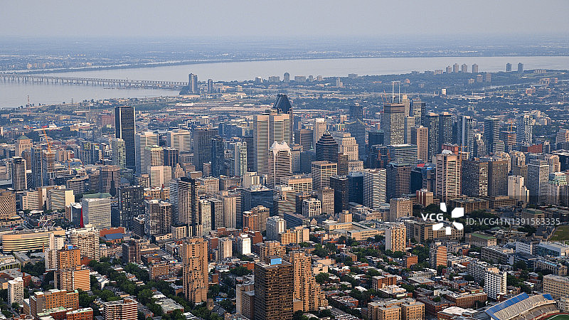 蒙特利尔市中心的天空图片素材
