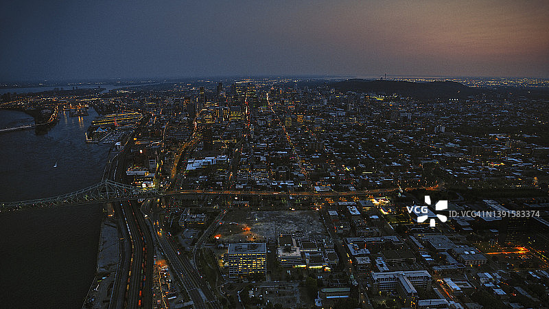 蒙特利尔市中心和圣劳伦斯河图片素材