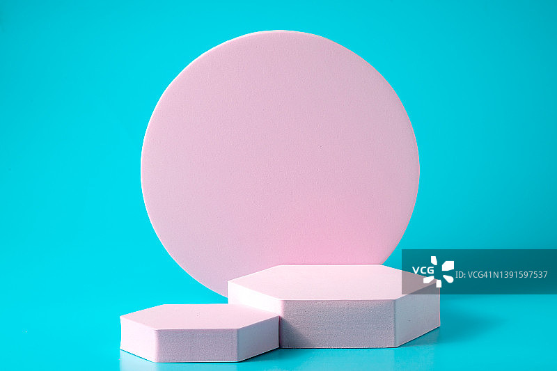 灰色简约风格几何造型展示台图片素材