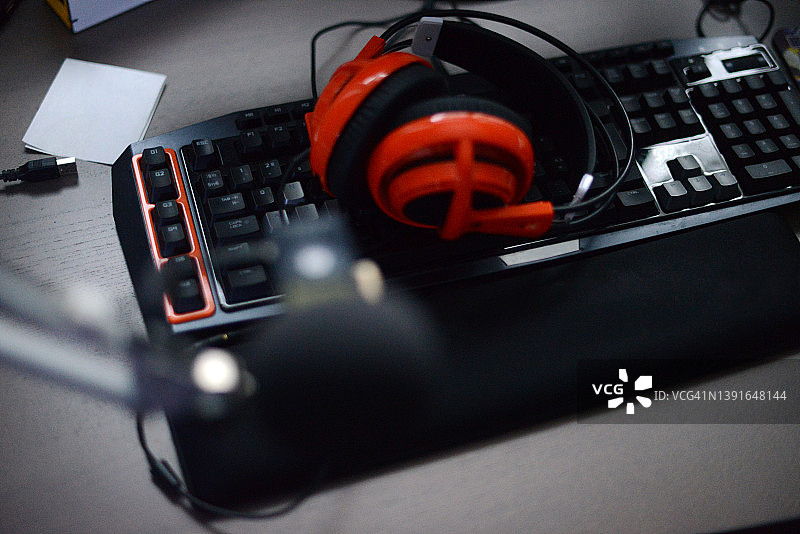 耳机和游戏键盘图片素材