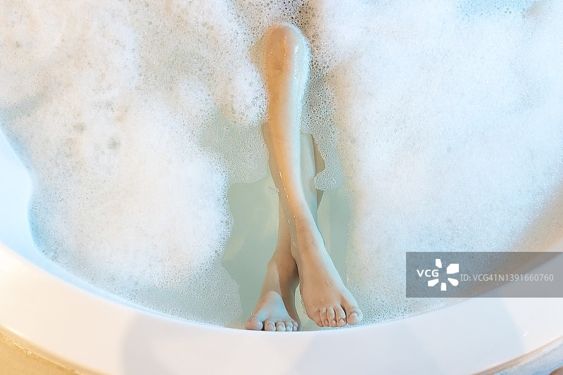 泡沫腿图片素材