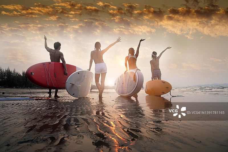 亚洲冲浪者和桨板运动图片素材