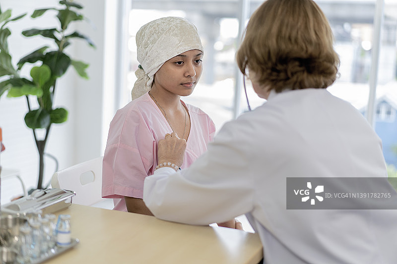 癌症治疗方案探讨图片素材