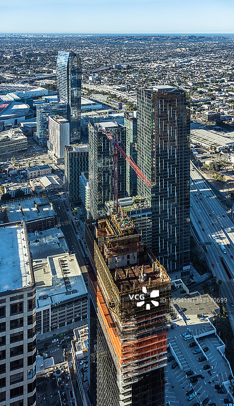 阳光明媚的洛杉矶市区高角度天际线视图图片素材