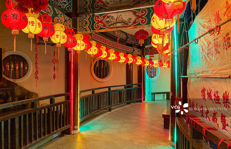 极乐寺走廊灯笼图片素材