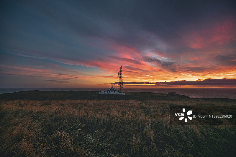 日出时分北约克郡弗兰伯勒海岬的雾讯号站图片素材