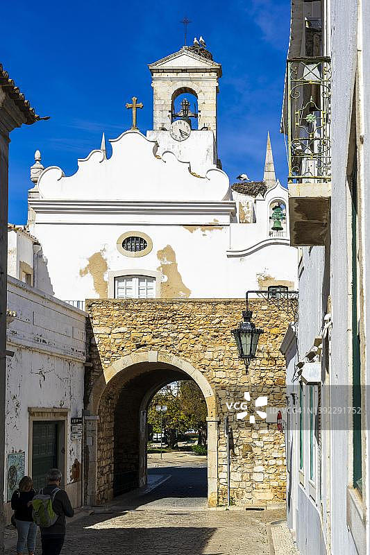 葡萄牙阿尔加维法鲁老城区最著名的入口：阿尔科达维拉图片素材