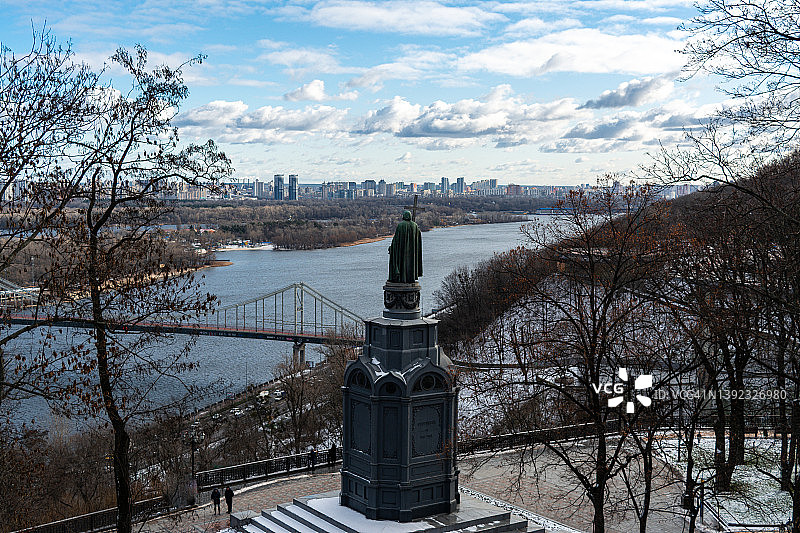 圣弗拉基米尔纪念碑和第聂伯河背景图片素材