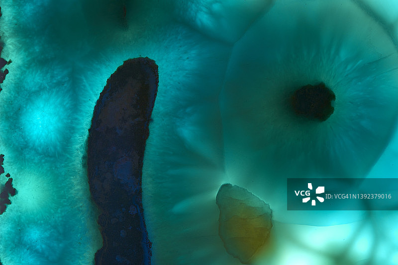 蓝色宝石的彩色天然矿物海纹石晶体纹理材料图片素材