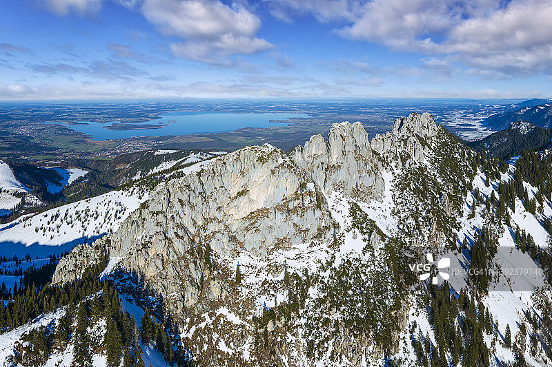 基姆湖前的卡姆彭万德鸟瞰图图片素材