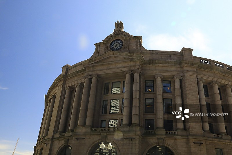 波士顿历史悠久的南站 - MBTA 通勤列车和 Amtrak 列车图片素材