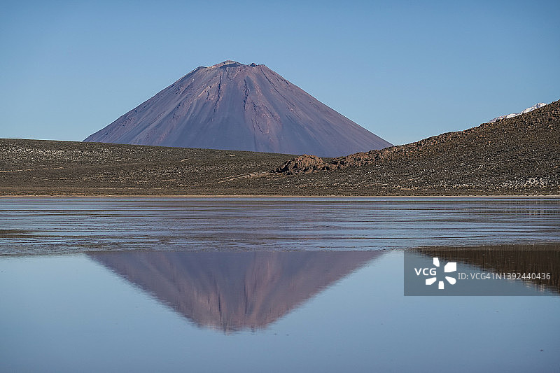 秘鲁萨利纳斯湖的米斯蒂火山图片素材