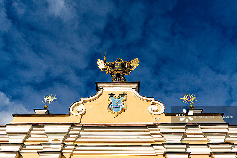 基辅独立广场的拱门和金色天使图片素材