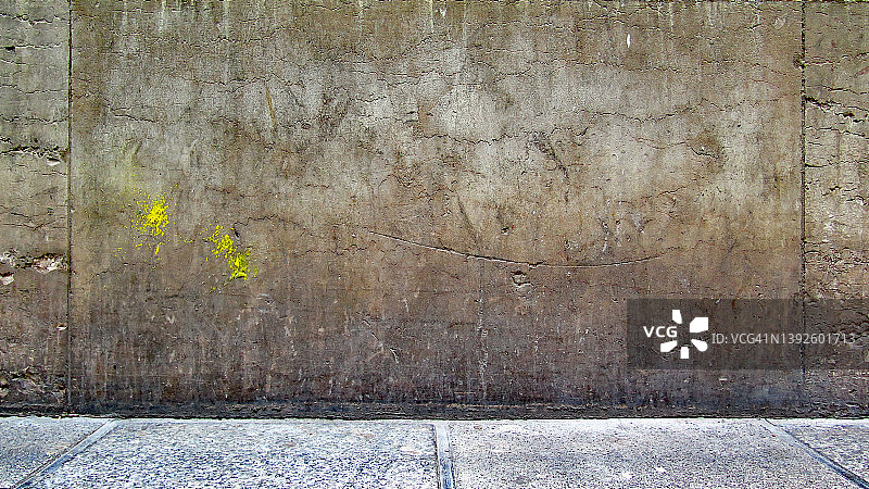 巴黎的旧石墙和人行道图片素材