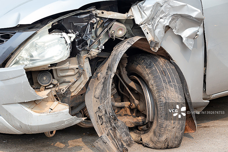 城市交通事故车辆损坏图片素材