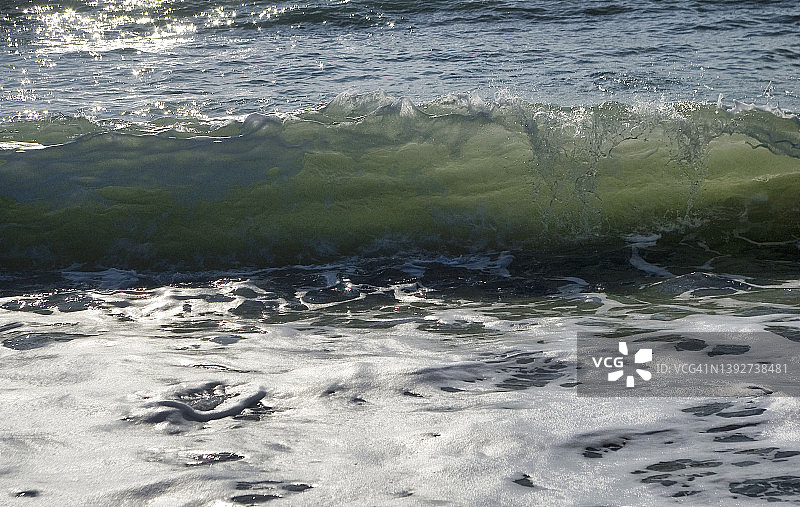 芒通海浪图片素材