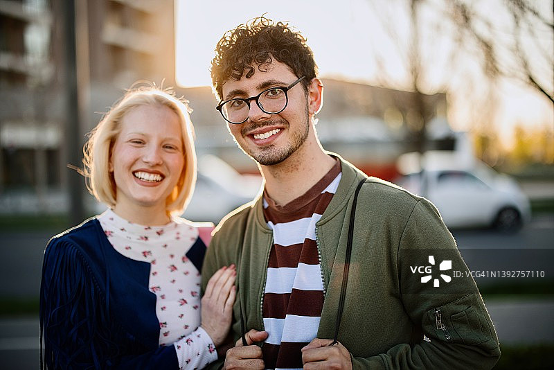 时尚年轻情侣肖像图片素材