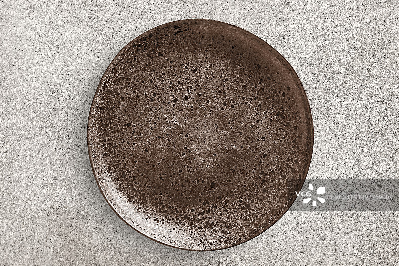 精美的陶瓷餐具空桌摆台图片素材