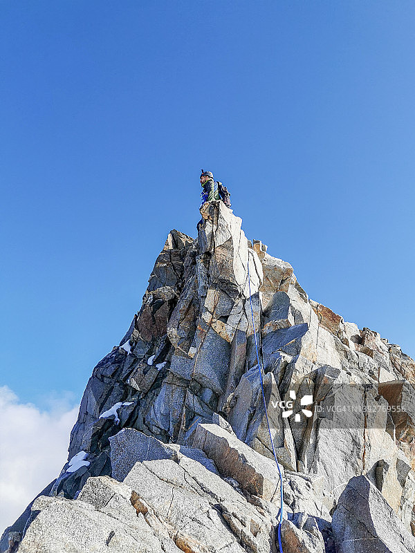 登山者登顶图片素材