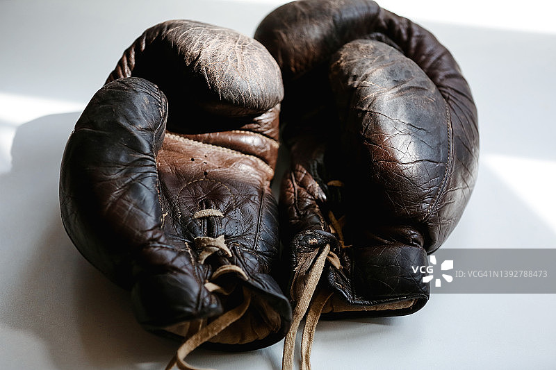 复古拳击手套体育记忆图片素材