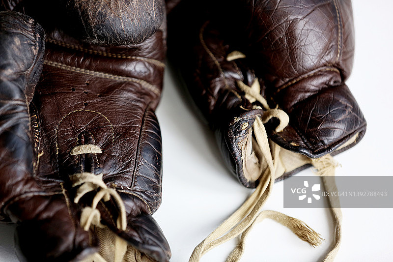 复古拳击手套体育记忆图片素材