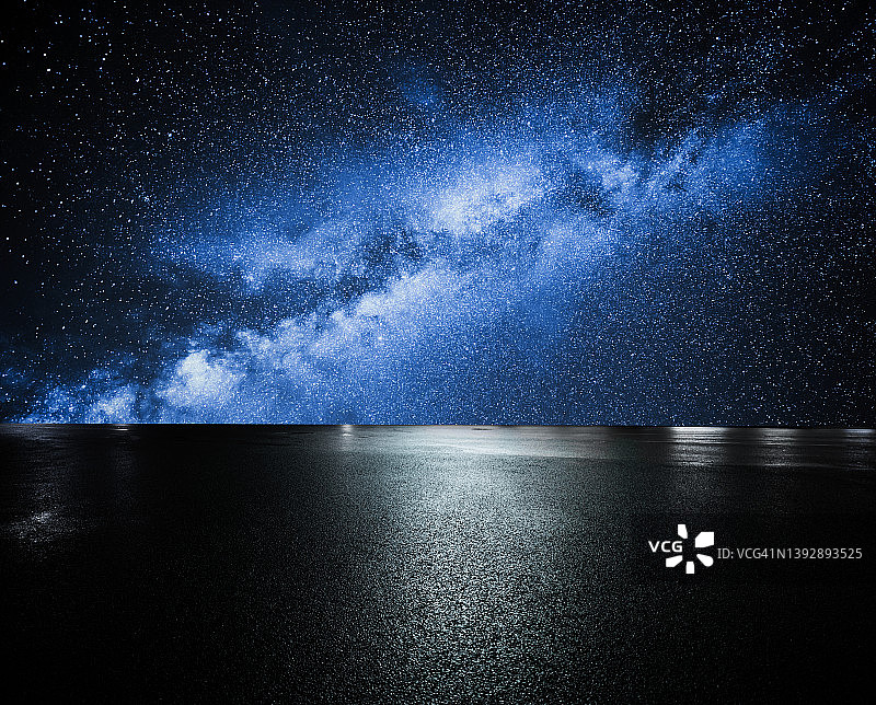 星夜与公路图片素材