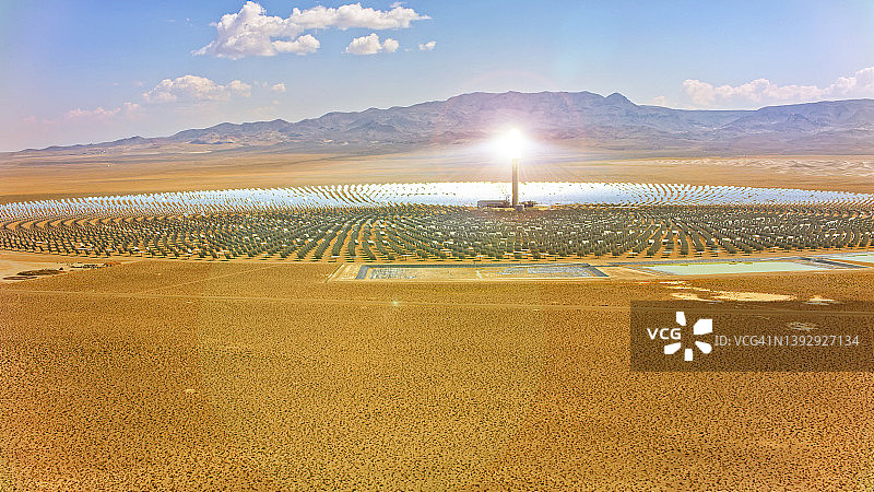 新月形沙丘太阳能项目发电站图片素材
