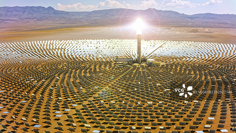 新月形沙丘太阳能项目发电站图片素材