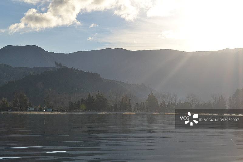 亚伯塔斯曼海滩的晨光图片素材