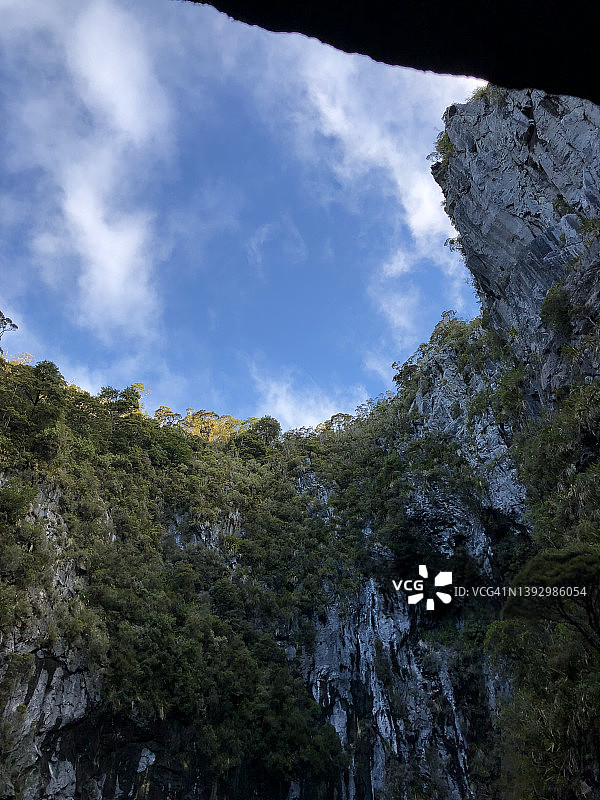 莫图伊卡的低角度洞穴景观图片素材