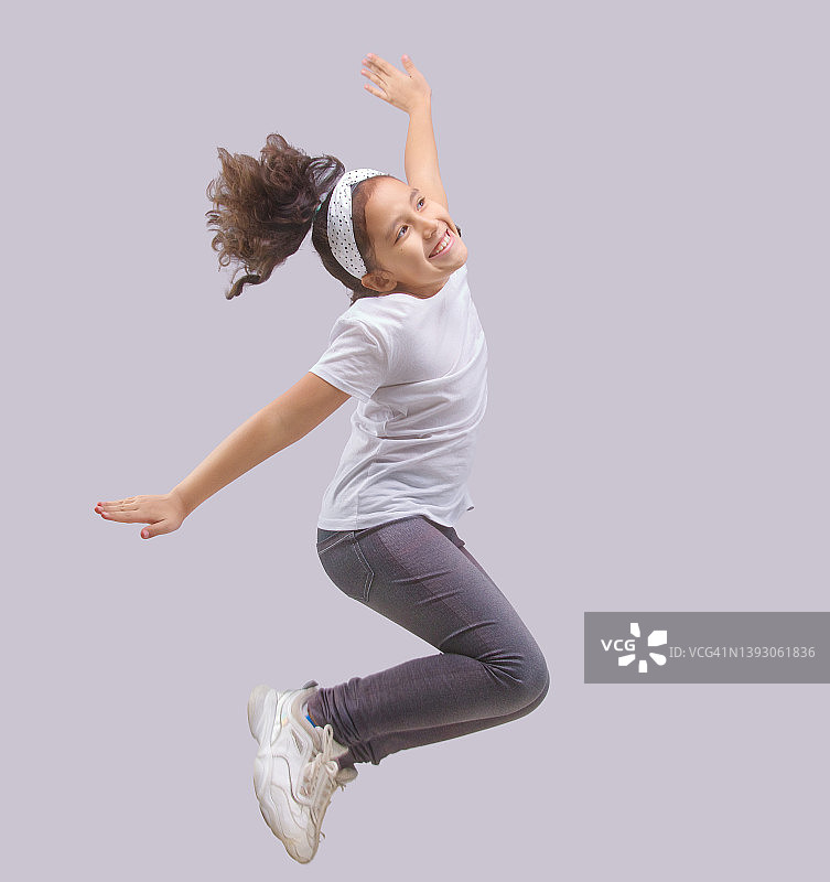 女孩跳图片素材